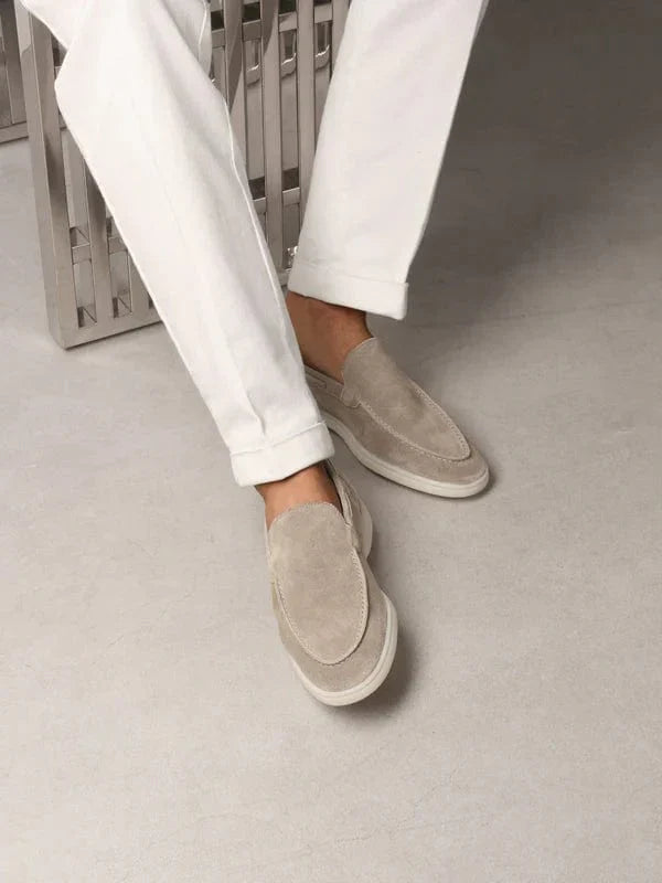 Hellbeige Wildleder-Loafer für legere und formelle Anlässe