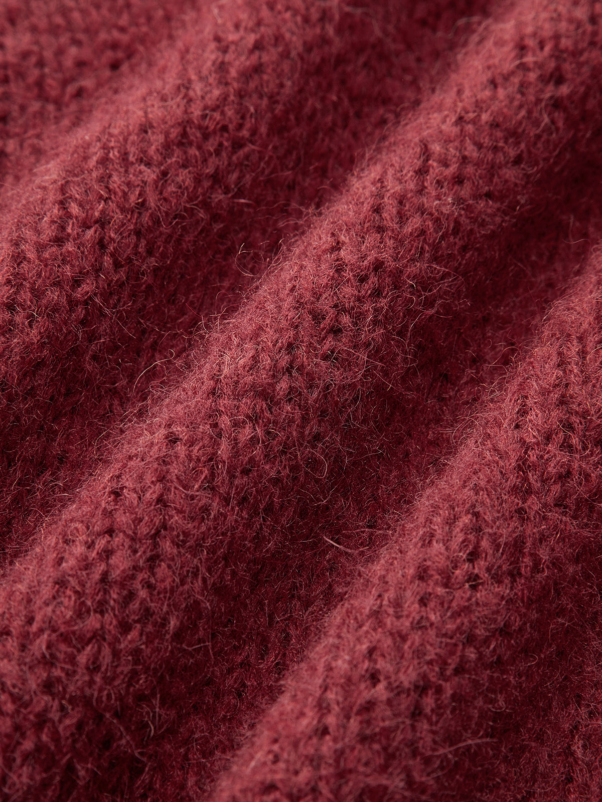 Strickpullover mit Applikationen und Rundhalsausschnitt