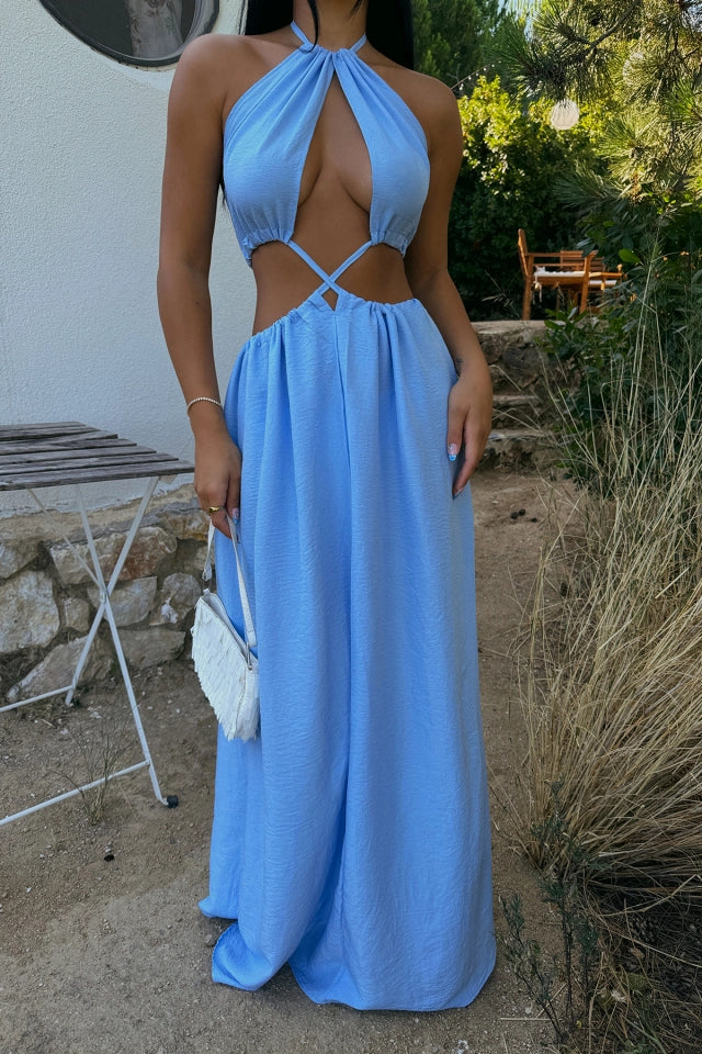 Blaues Halter-Kleid mit Cut-Outs für den Urlaub